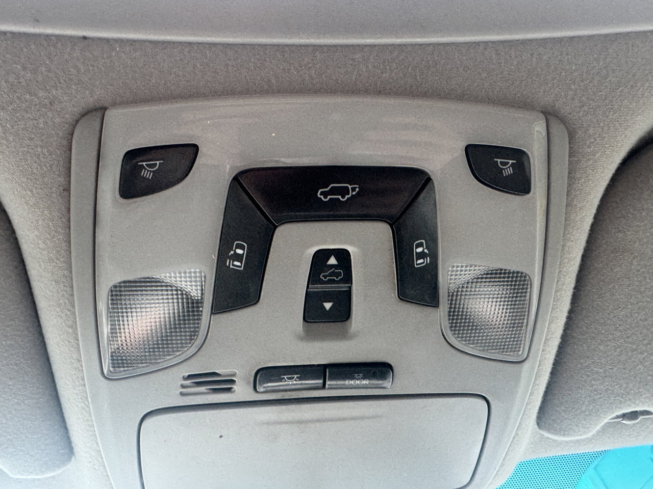 2013 Toyota Sienna SE-13