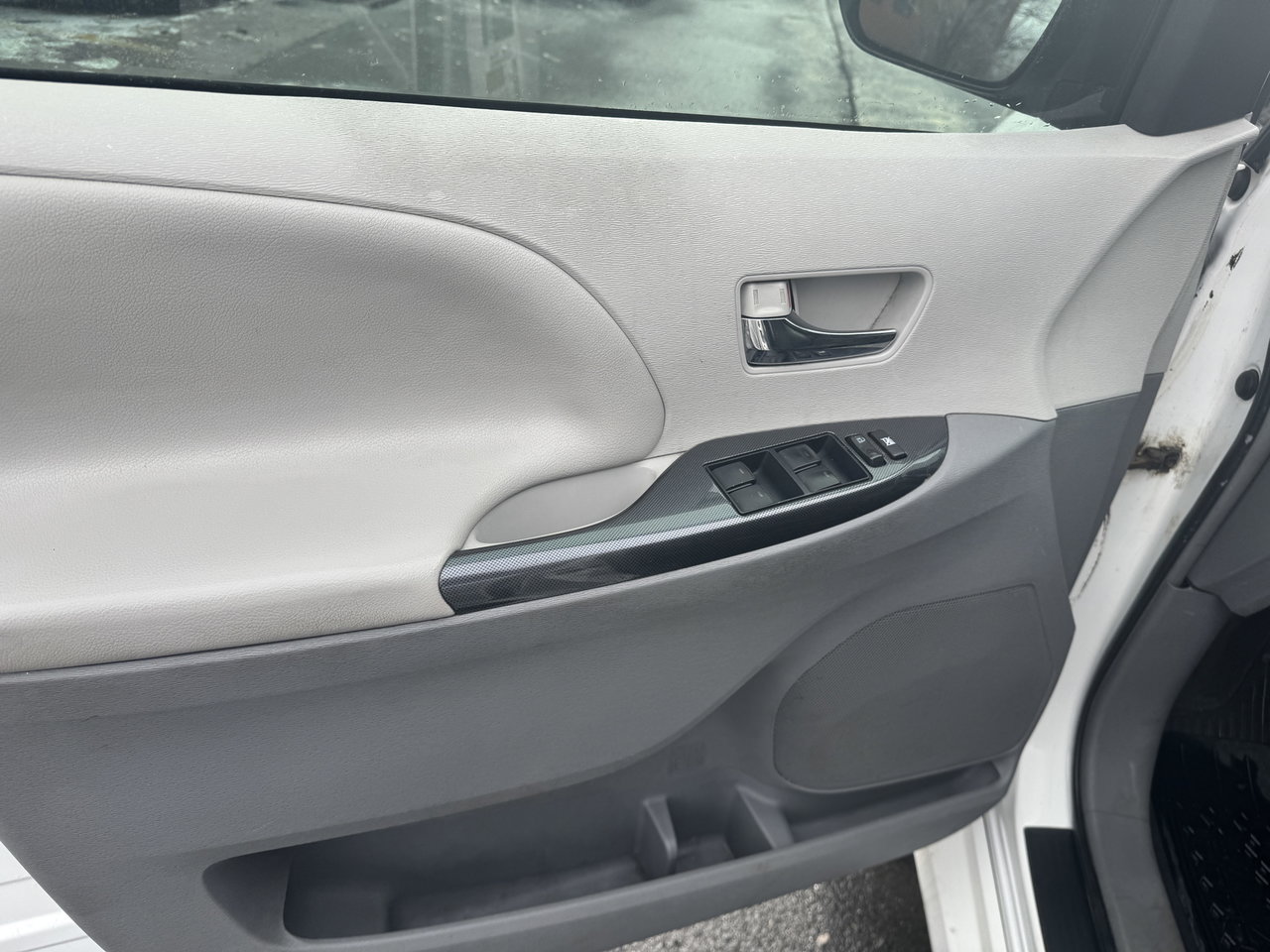 2013 Toyota Sienna SE-11