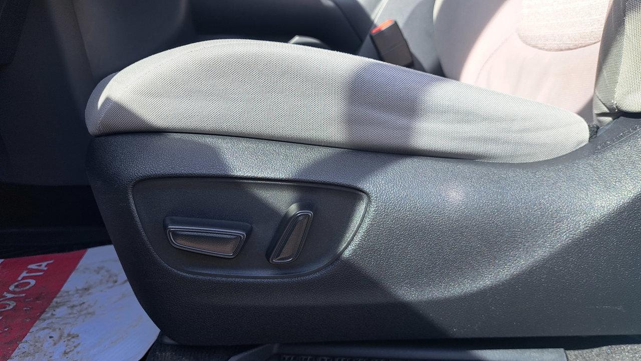 Toyota Sienna Hybrid LE  8-PASS 2023-5