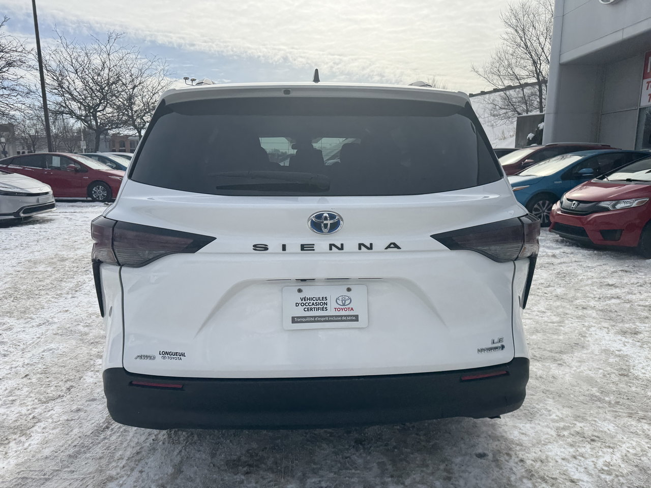 2023 Toyota Sienna LE-16