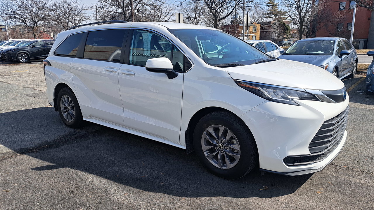 Toyota Sienna Hybrid LE  8-PASS 2023-1