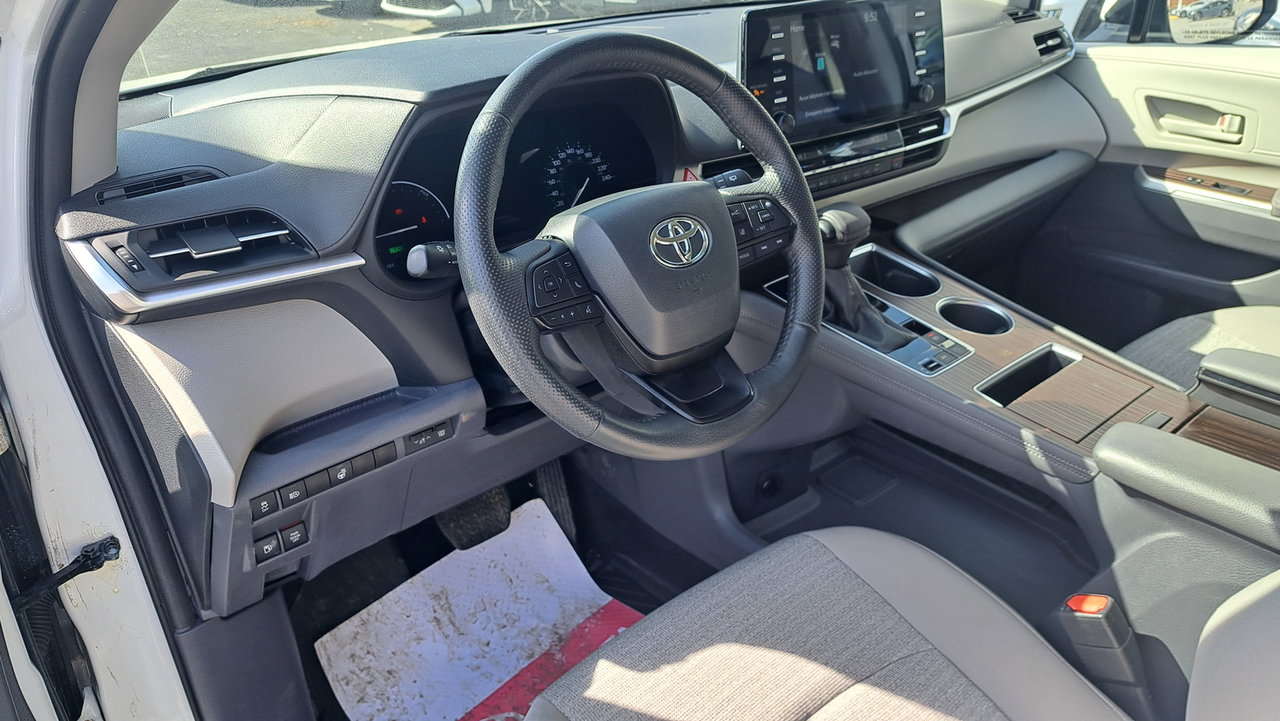 Toyota Sienna Hybrid LE  8-PASS 2023-8