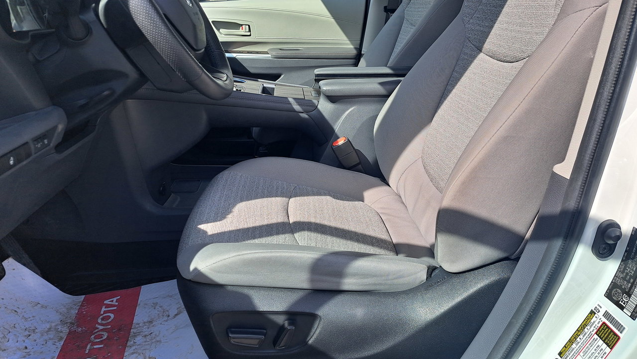 Toyota Sienna Hybrid LE  8-PASS 2023-6