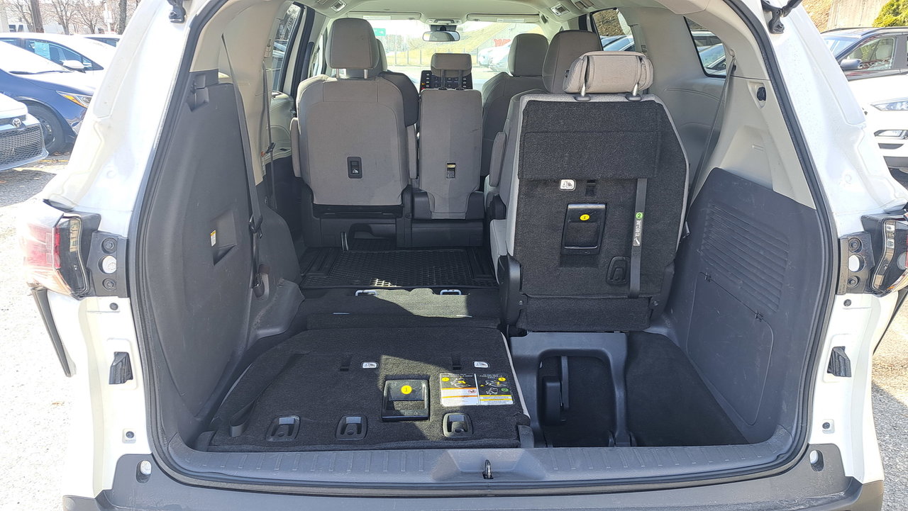 Toyota Sienna Hybrid LE  8-PASS 2023-30