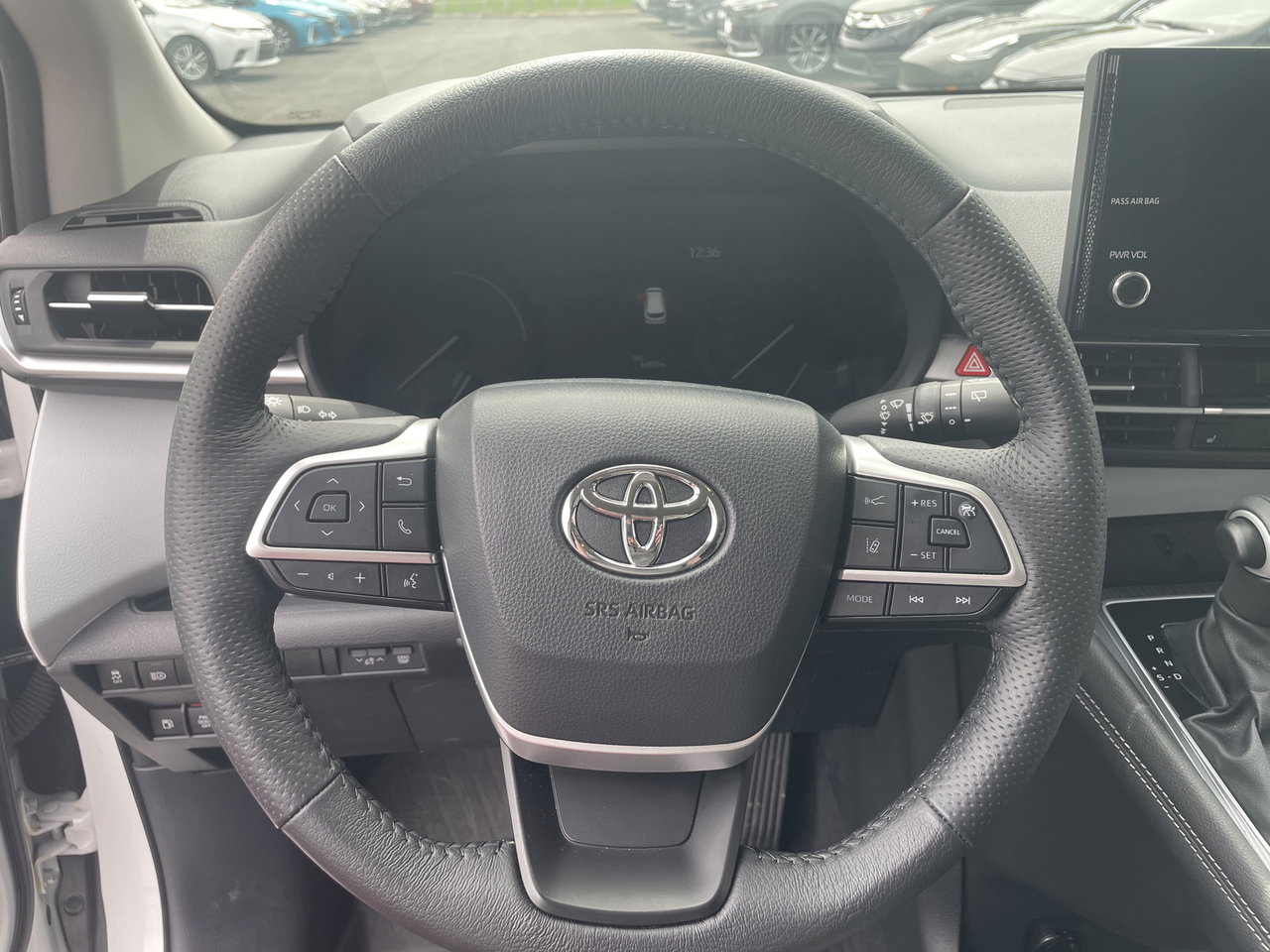 Toyota Sienna Hybrid XLE 8-PASS 2025-44