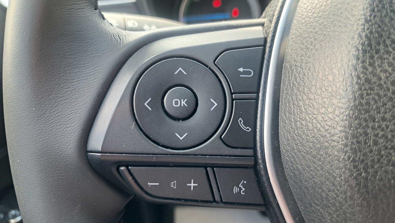 Toyota Venza Hybrid LE 2023-14
