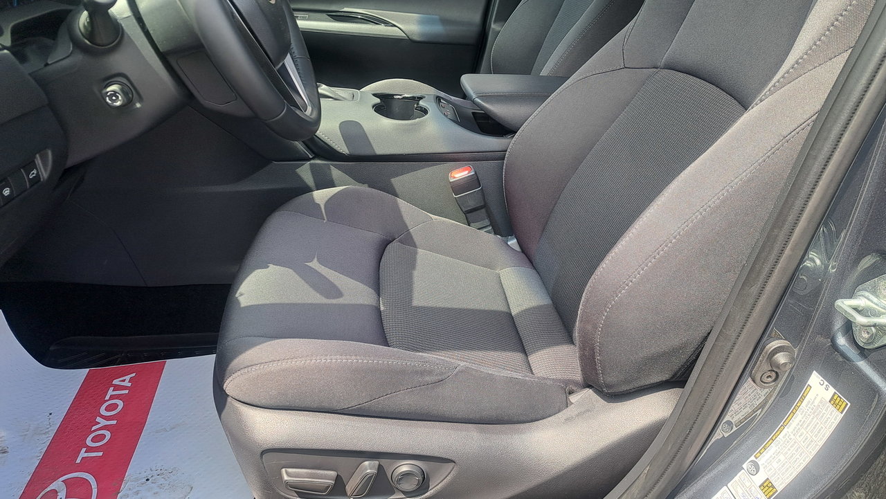 Toyota Venza Hybrid LE 2023-7