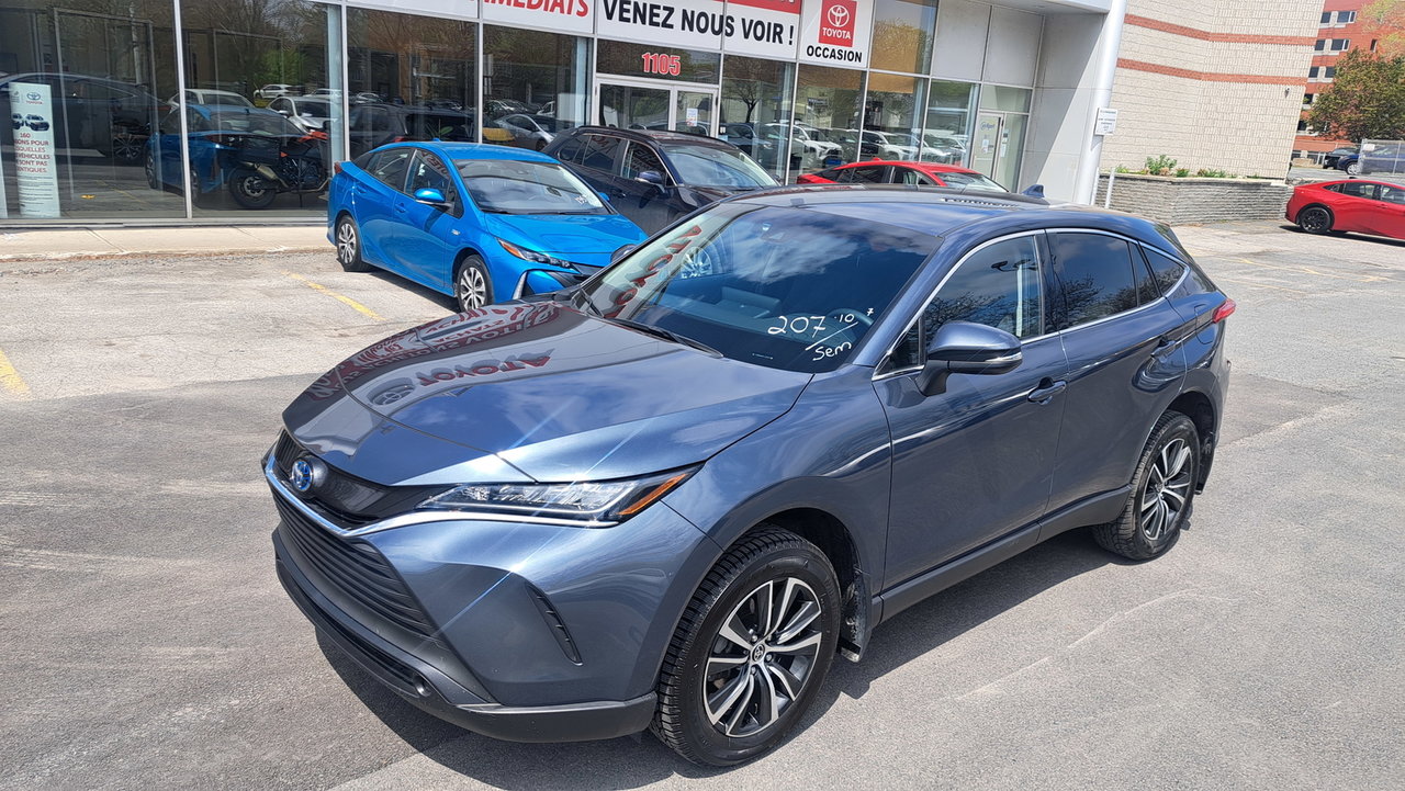 Toyota Venza Hybrid LE 2023-33