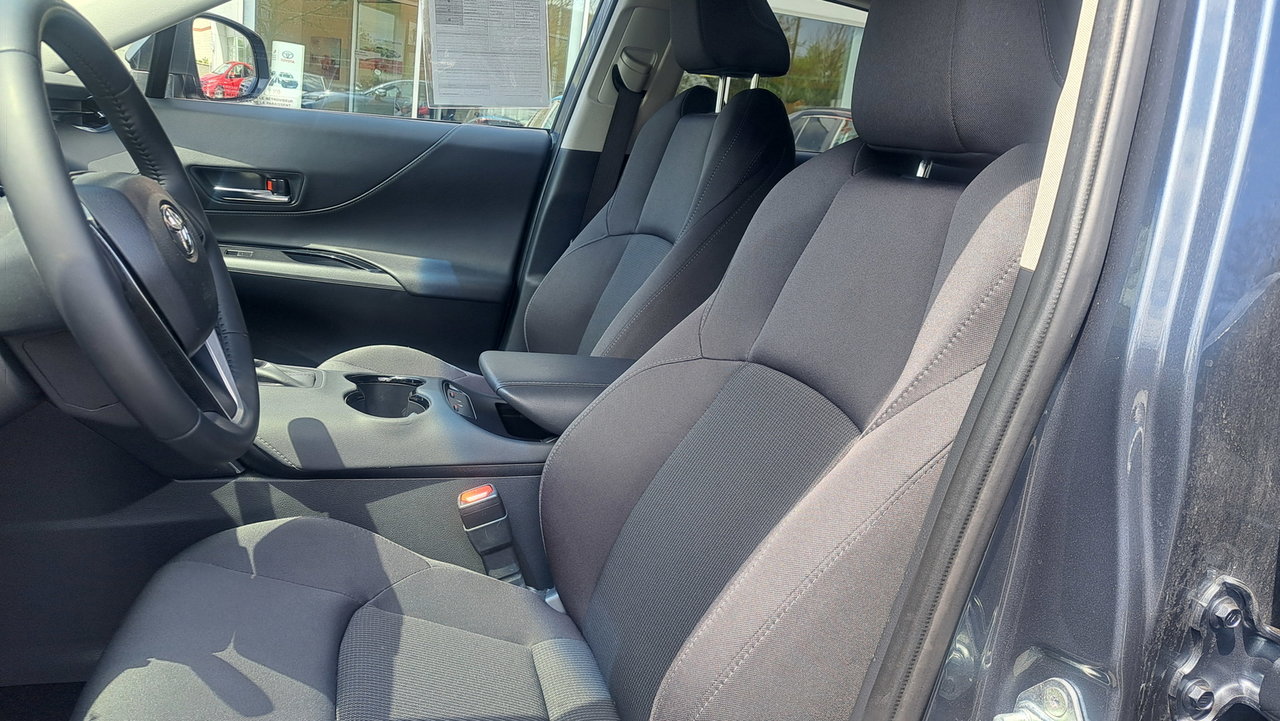 Toyota Venza Hybrid LE 2023-8