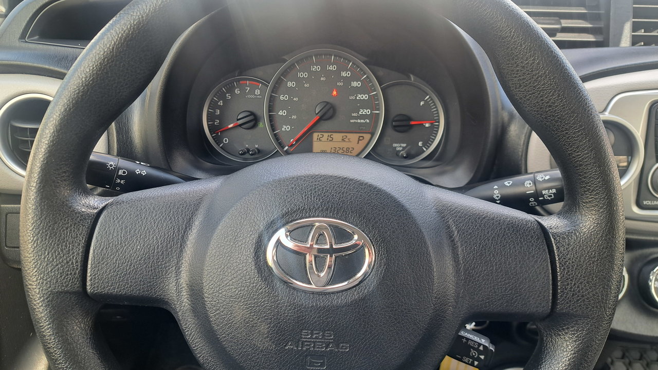 2012 Toyota Yaris Hatchback 5DR LE 4A-10