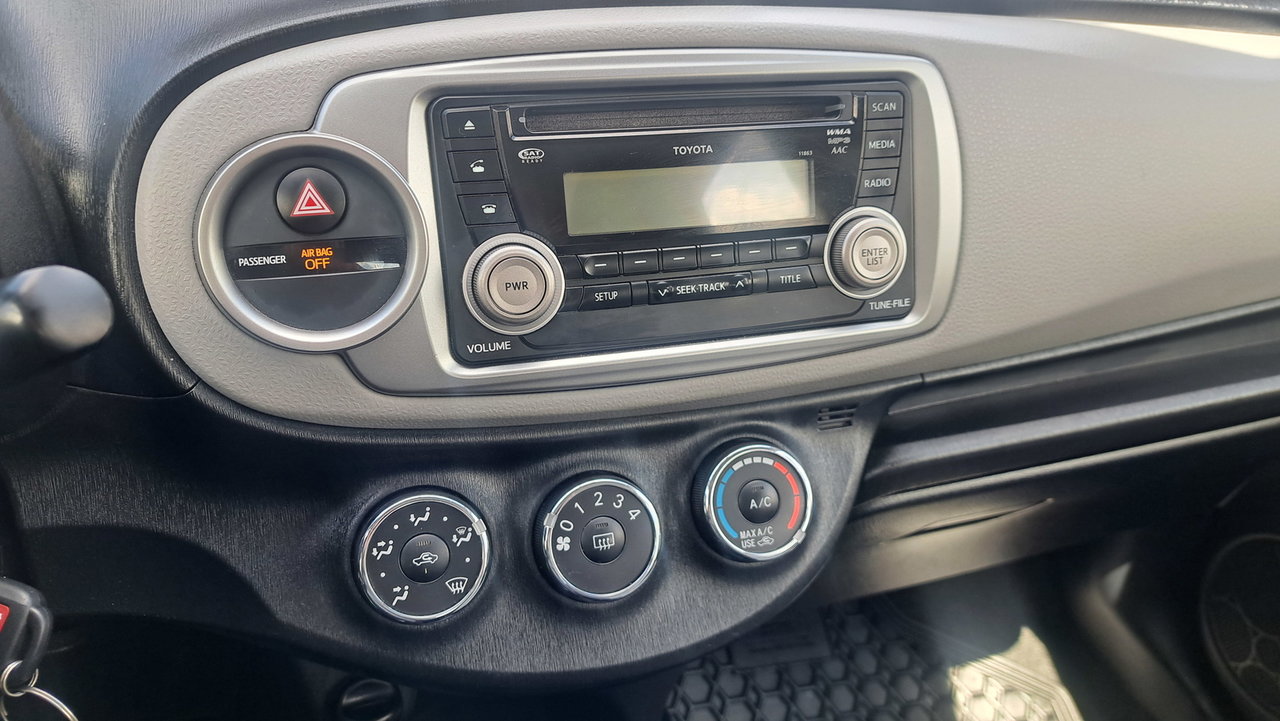 2012 Toyota Yaris Hatchback 5DR LE 4A-15