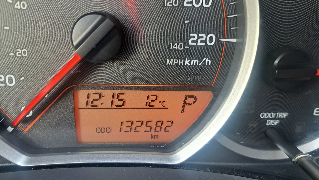 2012 Toyota Yaris Hatchback 5DR LE 4A-11