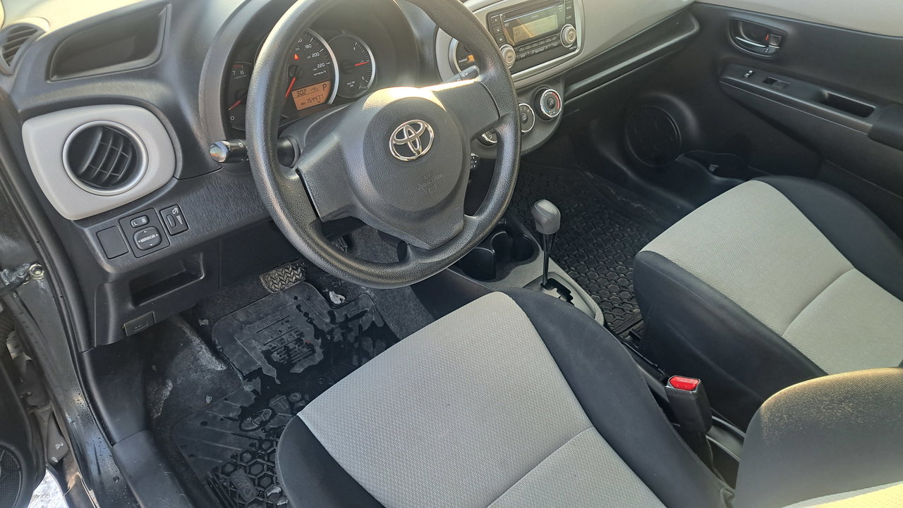 Toyota Yaris Hatchback 5DR LE 4A 2013-8