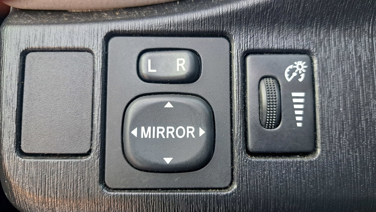 Toyota Yaris Hatchback 5DR LE 4A 2013-19