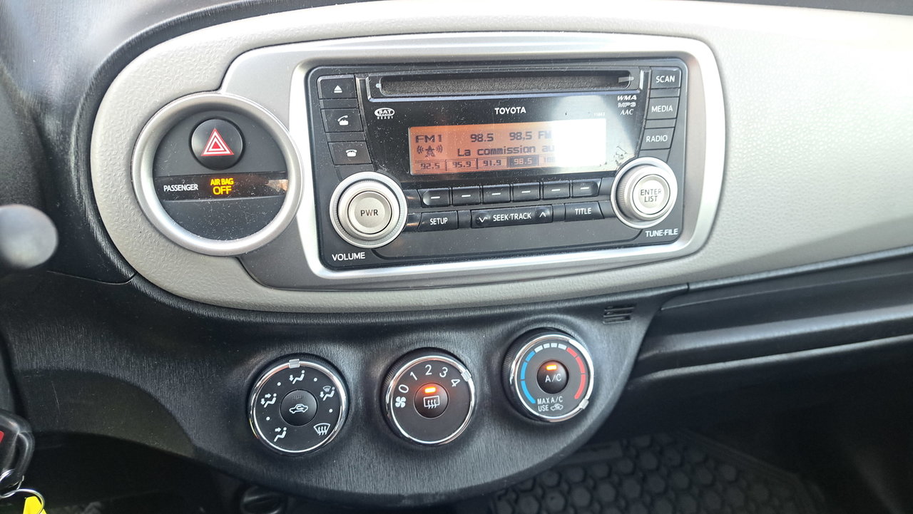 Toyota Yaris Hatchback 5DR LE 4A 2013-14