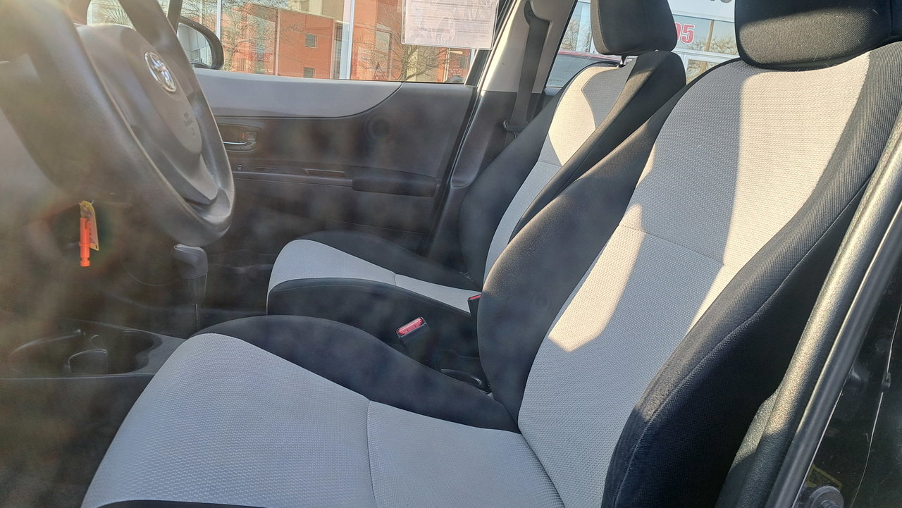 Toyota Yaris Hatchback 5DR LE 4A 2013-7