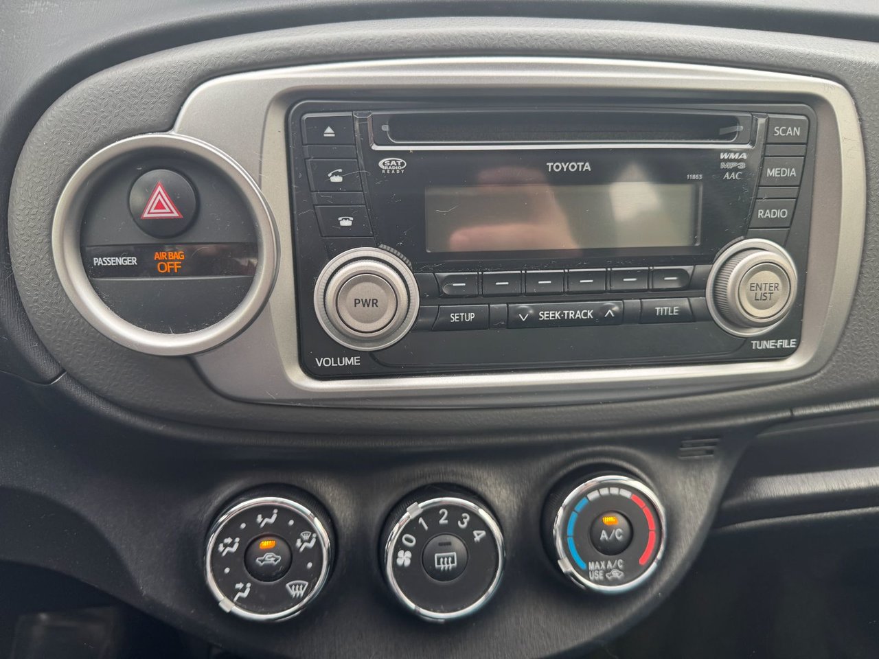 2013 Toyota Yaris LE-11
