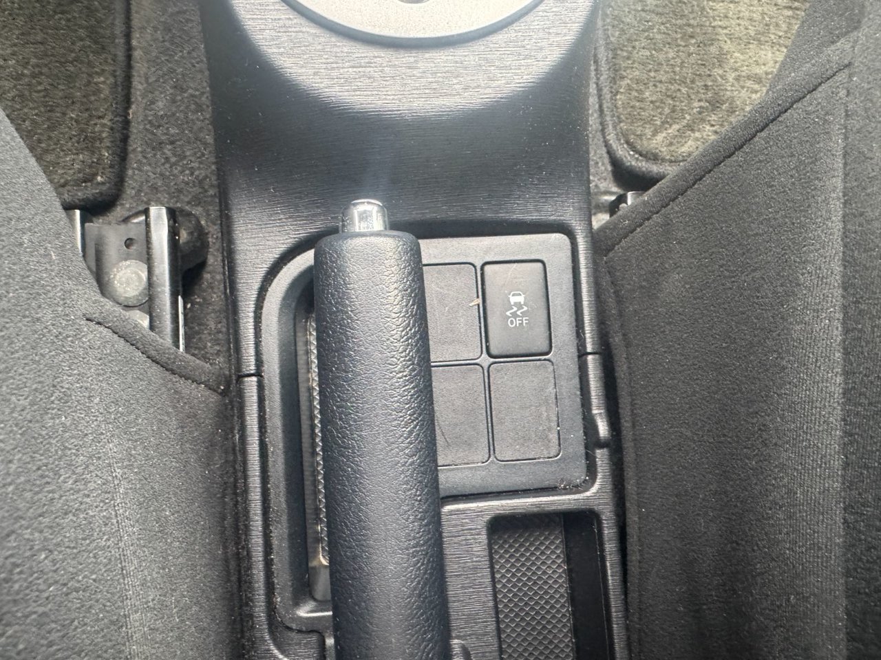 2013 Toyota Yaris LE-12