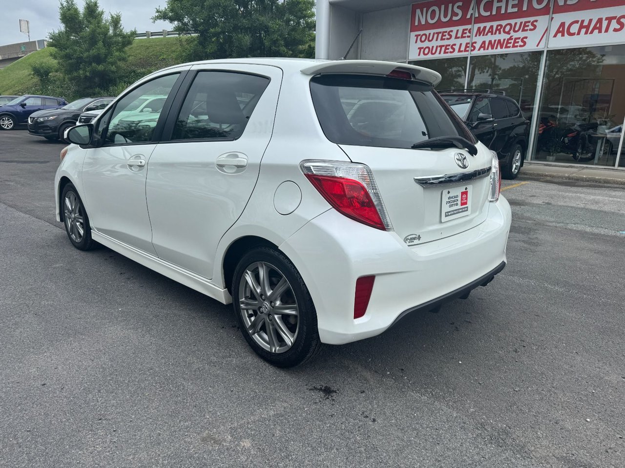 2013 Toyota Yaris LE-2