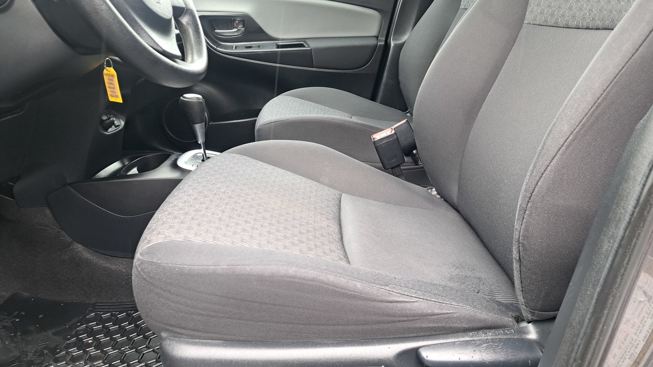 2016 Toyota Yaris LE-6