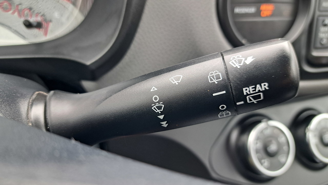 2016 Toyota Yaris LE-9