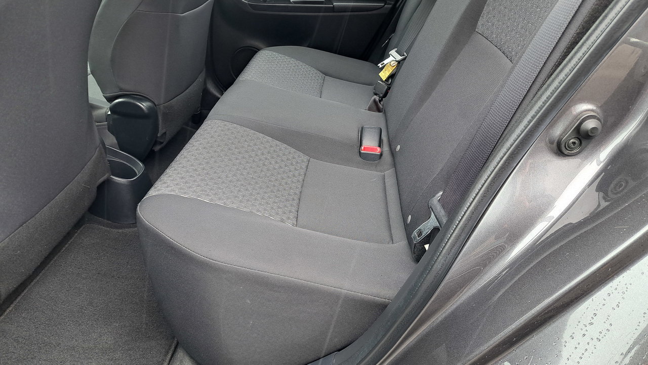 2016 Toyota Yaris LE-20
