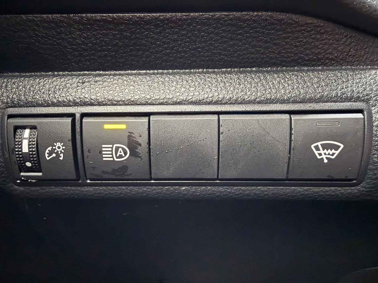 Toyota Corolla Hybrid LE 2024-20