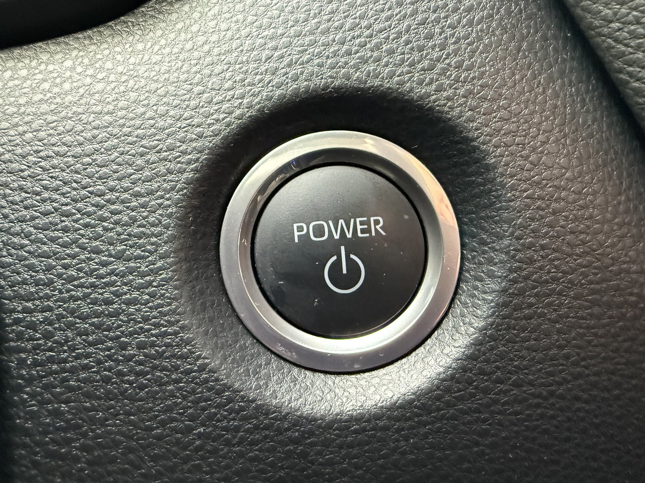 Toyota Corolla Hybrid LE 2024-21