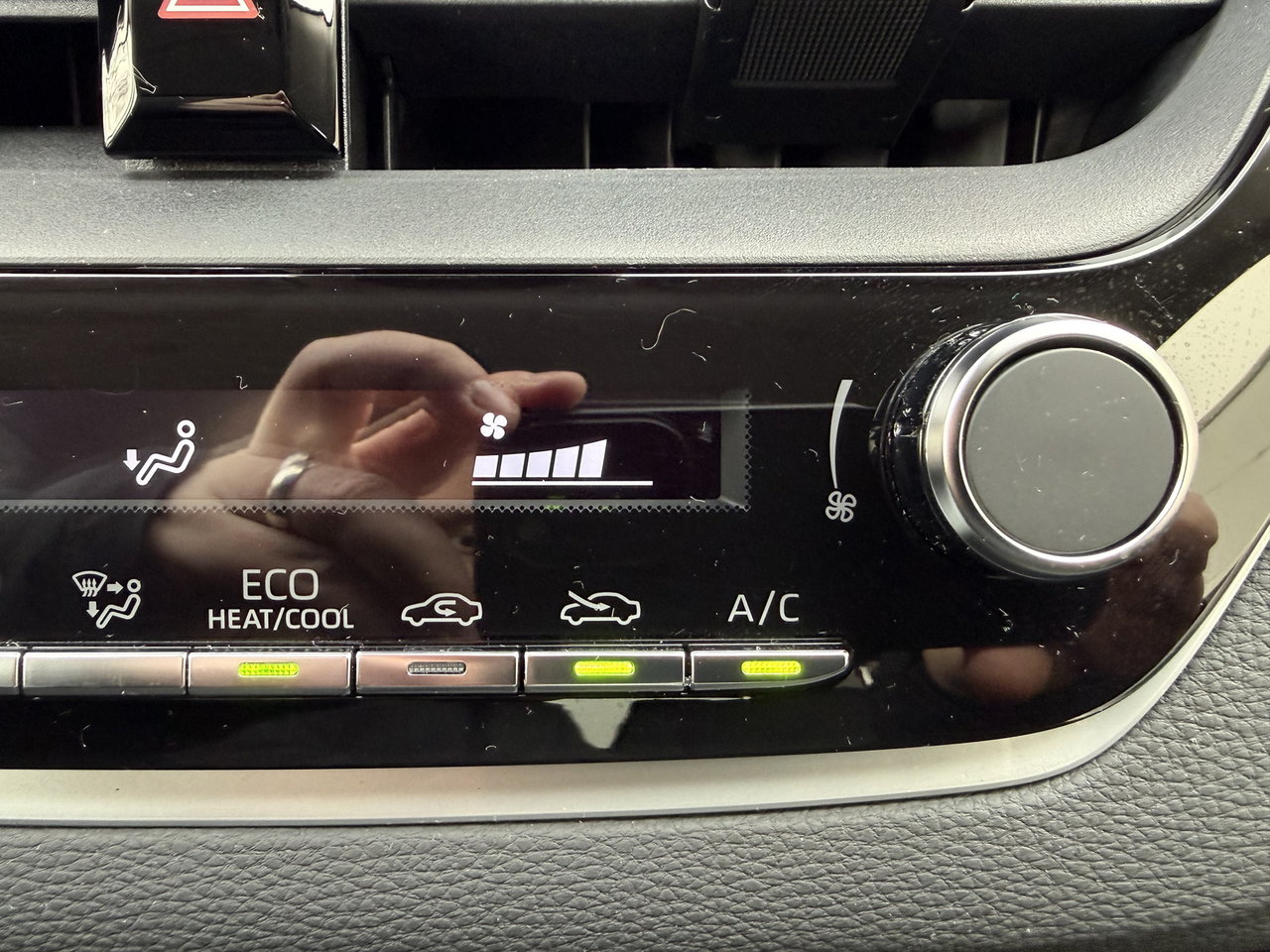 Toyota Corolla Hybrid LE 2024-26