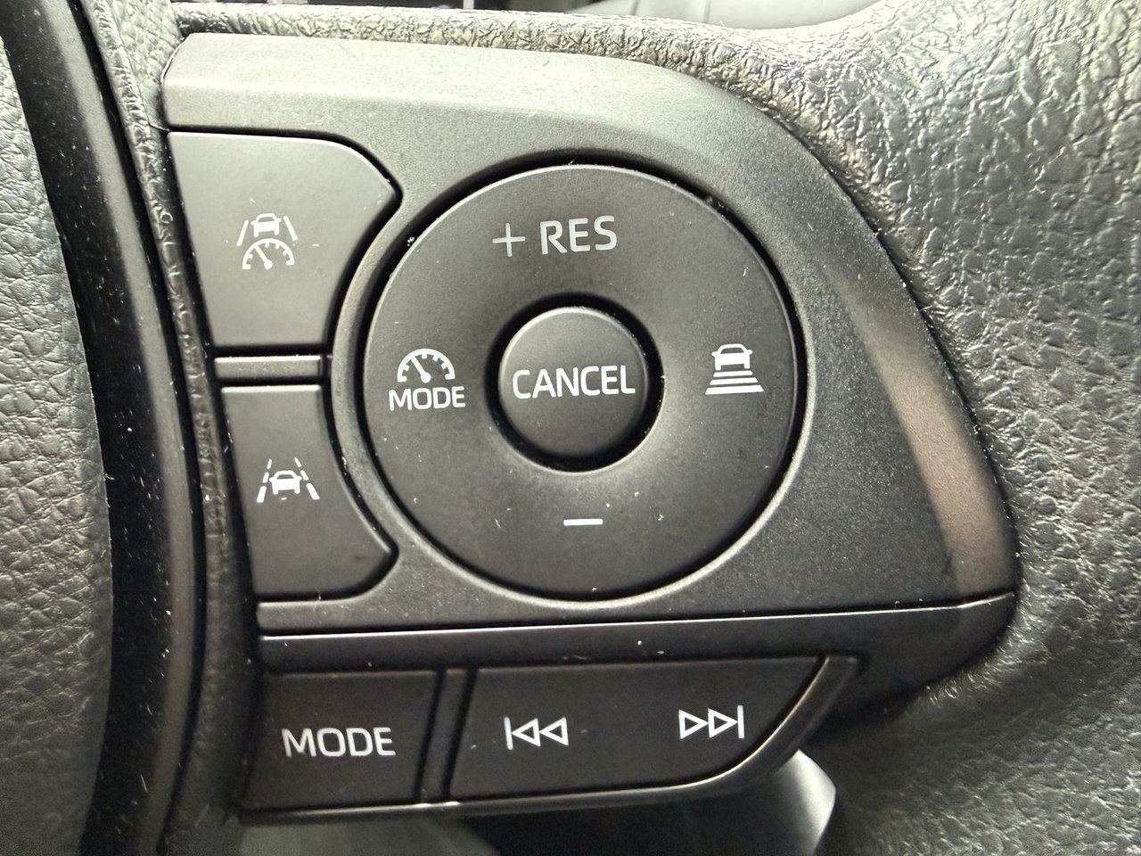 Toyota Corolla Hybrid LE 2024-17