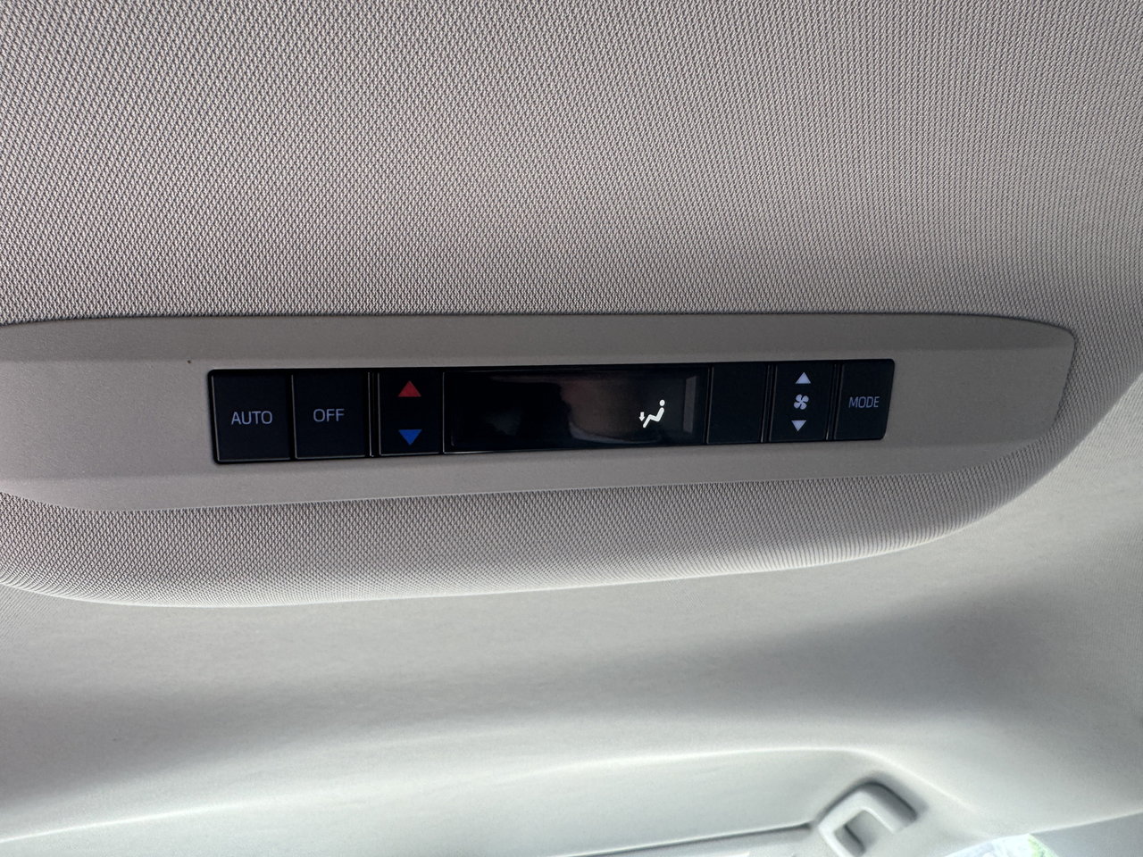 2023 Toyota Sienna LE-6