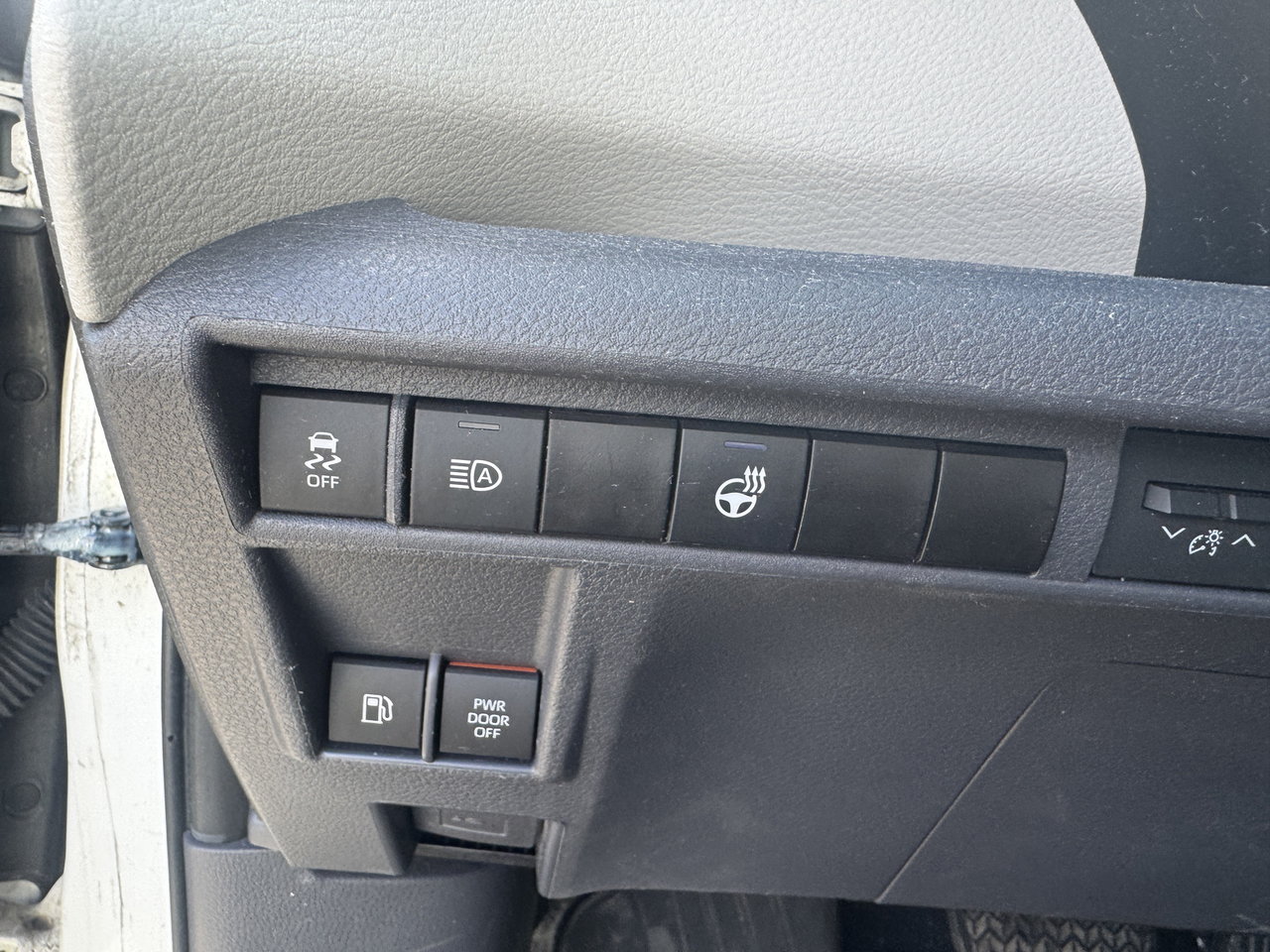 2023 Toyota Sienna LE-5