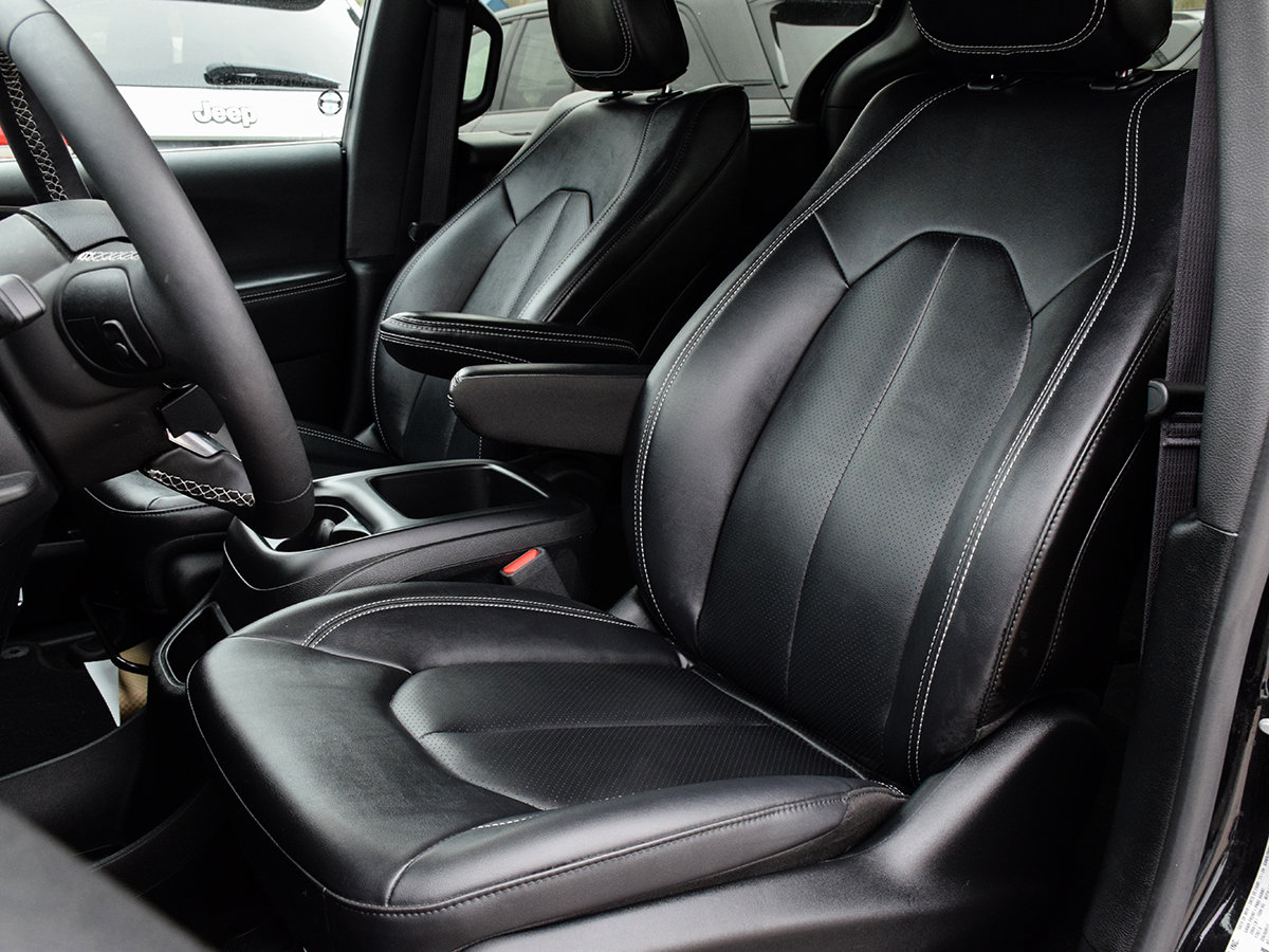 2025 Chrysler GRAND CARAVAN SXT-10