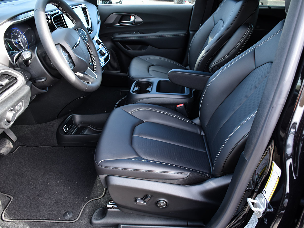 2026 Chrysler Grand Caravan SXT-10