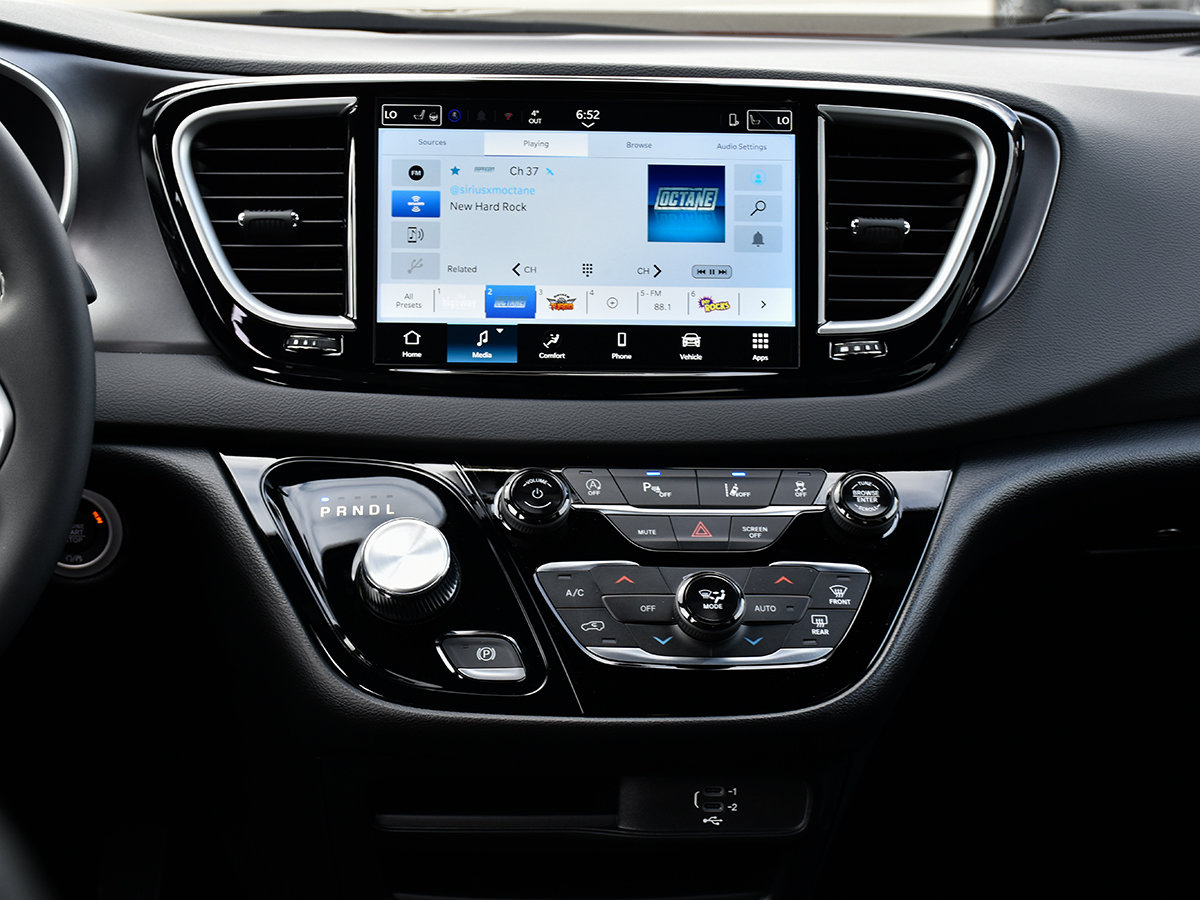 2026 Chrysler Grand Caravan SXT-16