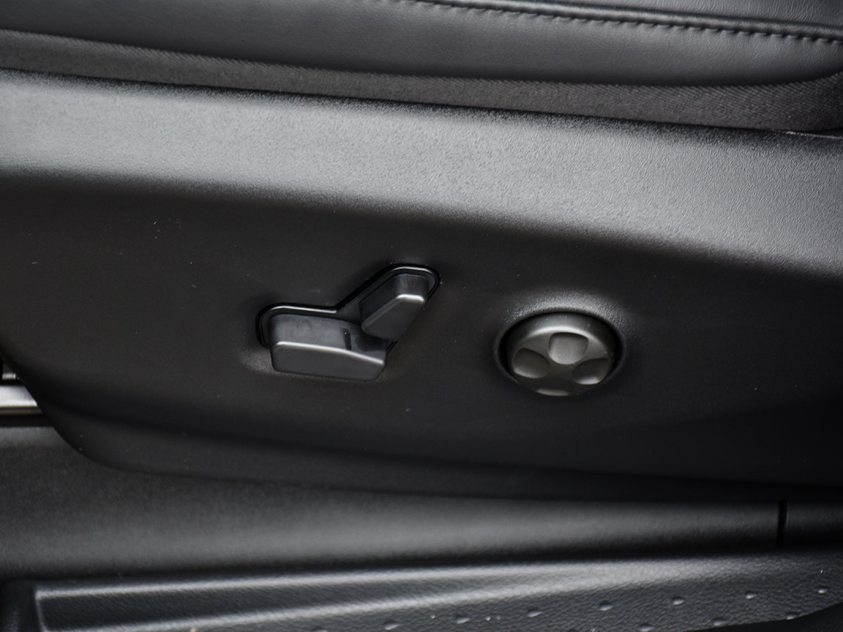 2026 Chrysler Grand Caravan SXT-12