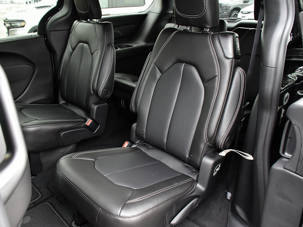 2026 Chrysler Pacifica SELECT AWD-12