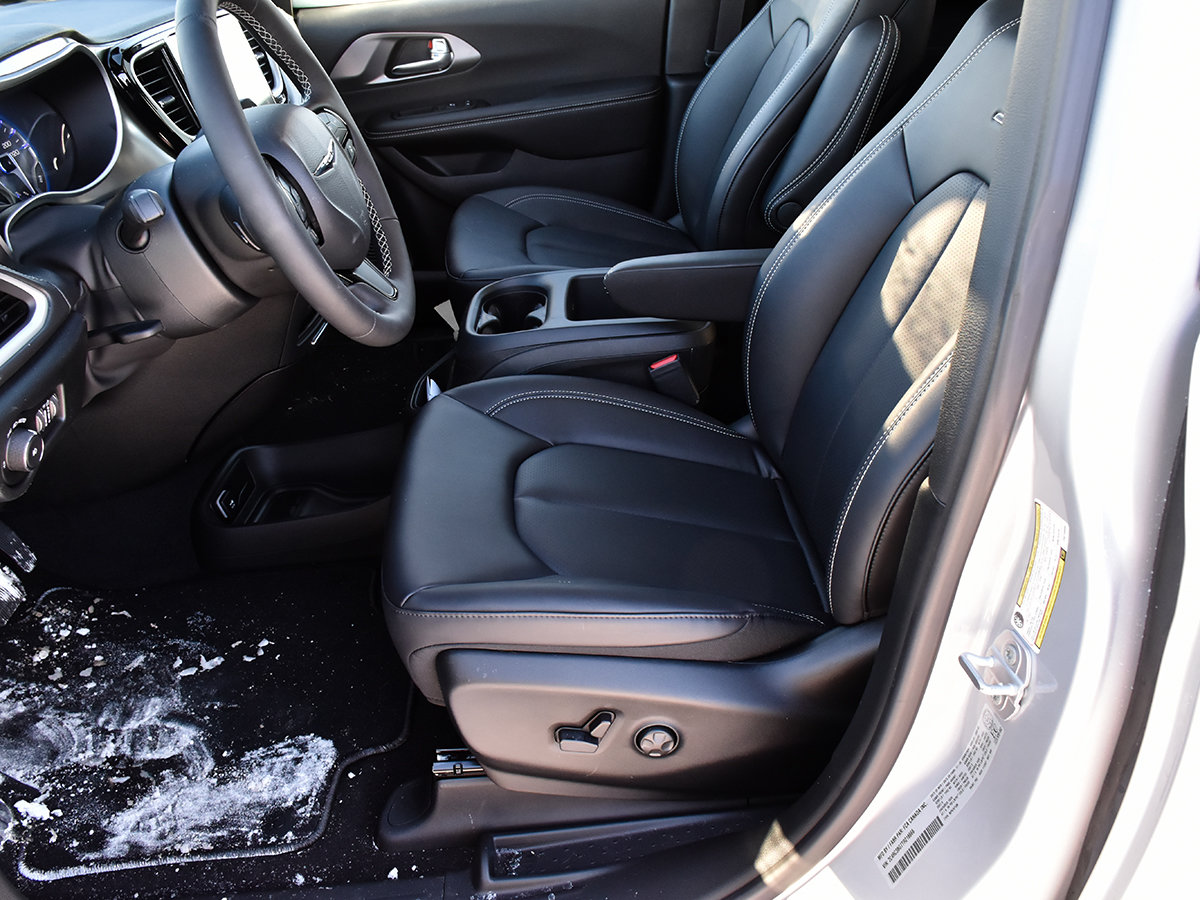 2026 Chrysler Pacifica SELECT AWD-9