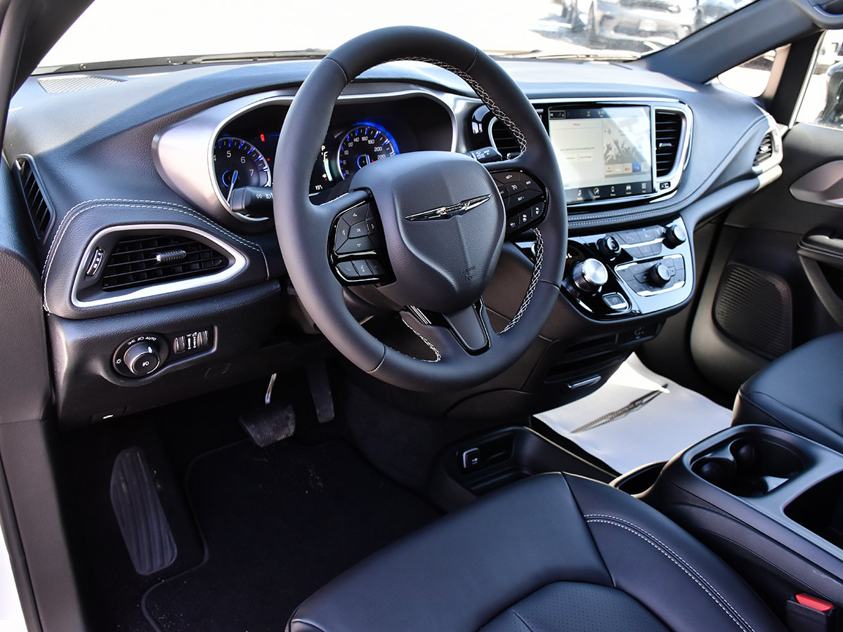2026 Chrysler Pacifica SELECT-9