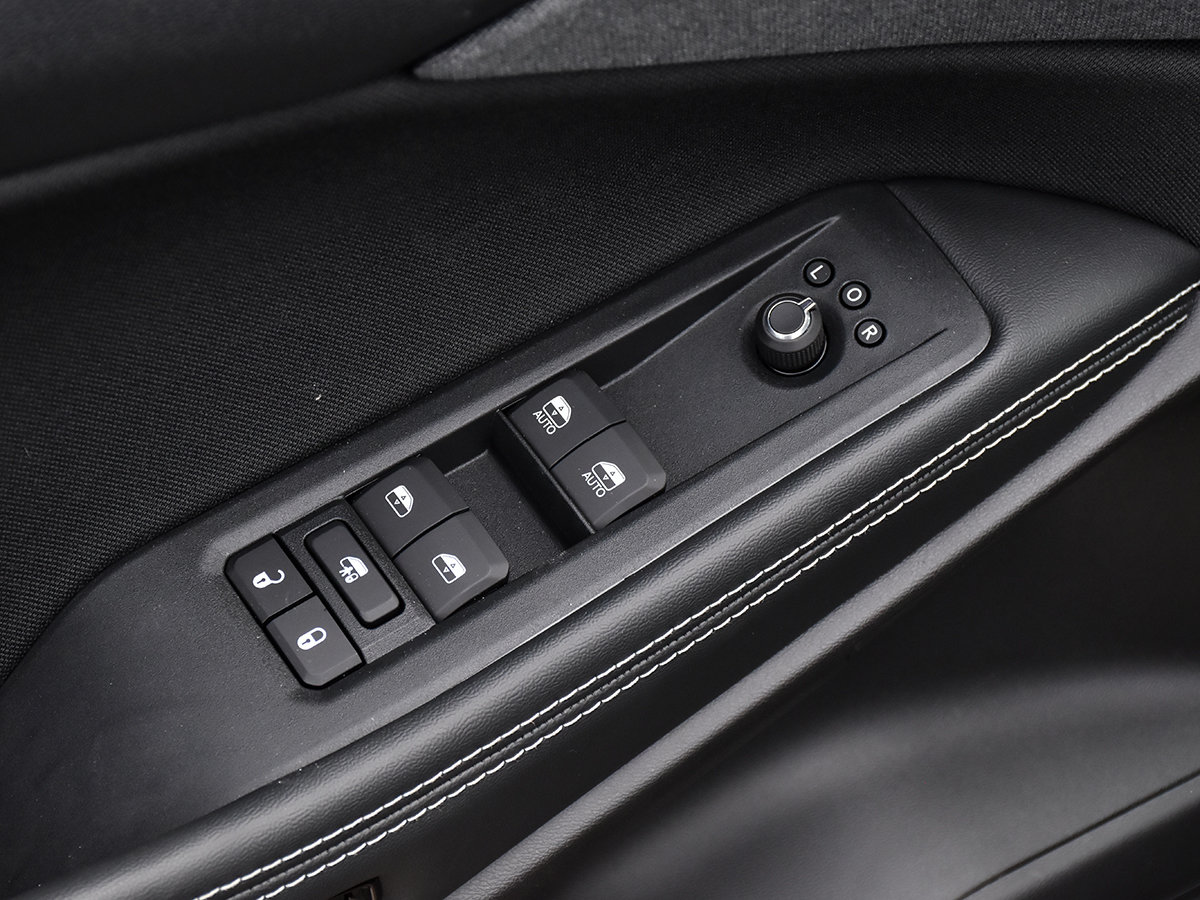 2026 Jeep Cherokee LAREDO-12