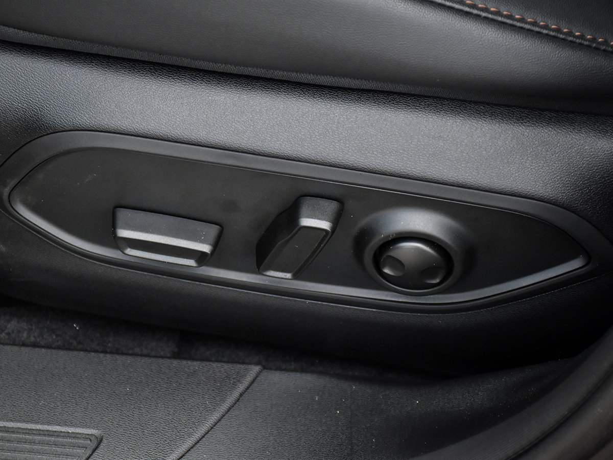 2026 Jeep Cherokee LIMITED-12