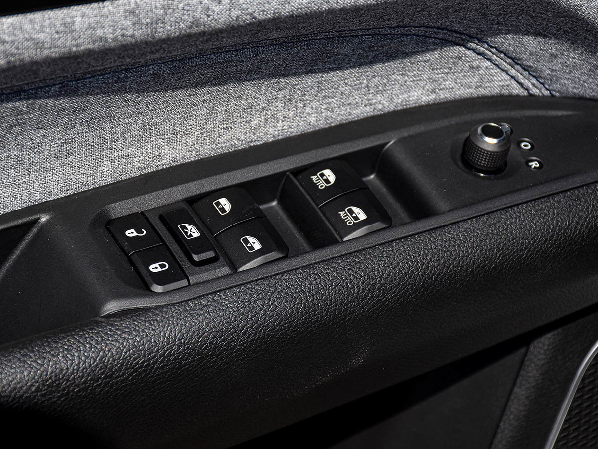 2025 Jeep Compass NORTH-12