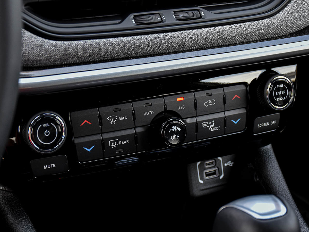 2025 Jeep Compass NORTH-24