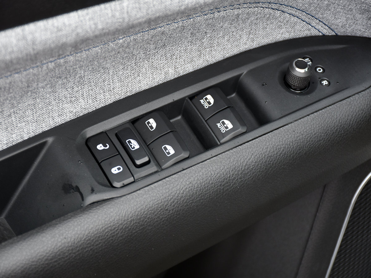 2025 Jeep Compass SPORT-12