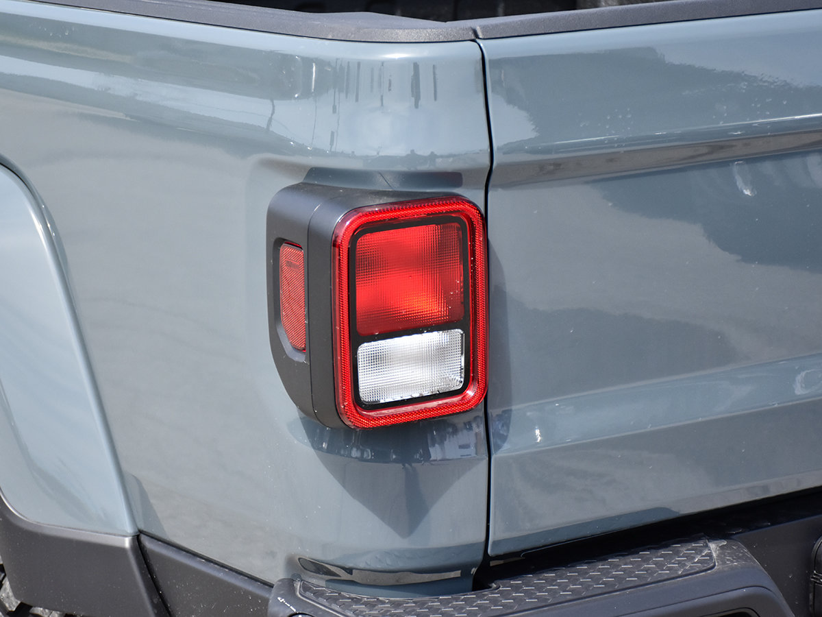 2026 Jeep Gladiator WILLYS-8