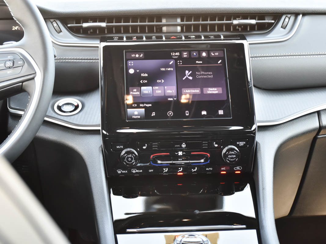 2025 Jeep Grand Cherokee LAREDO ALTITUDE-18