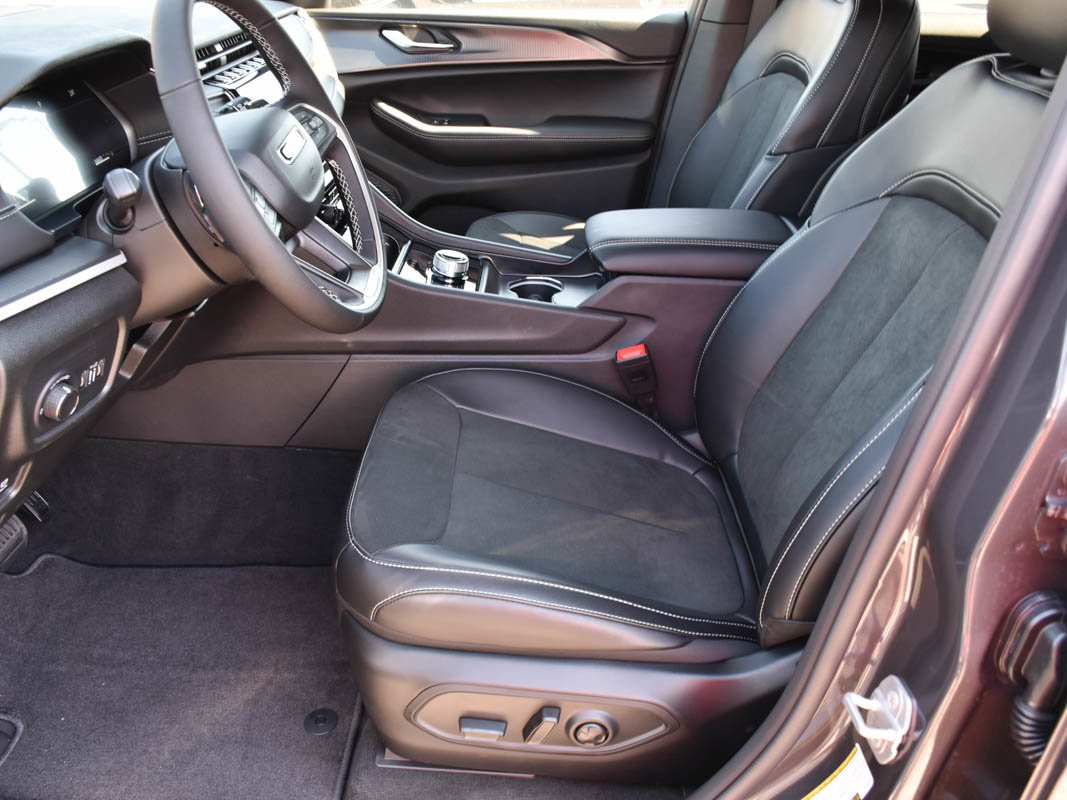 2025 Jeep Grand Cherokee LAREDO ALTITUDE-11