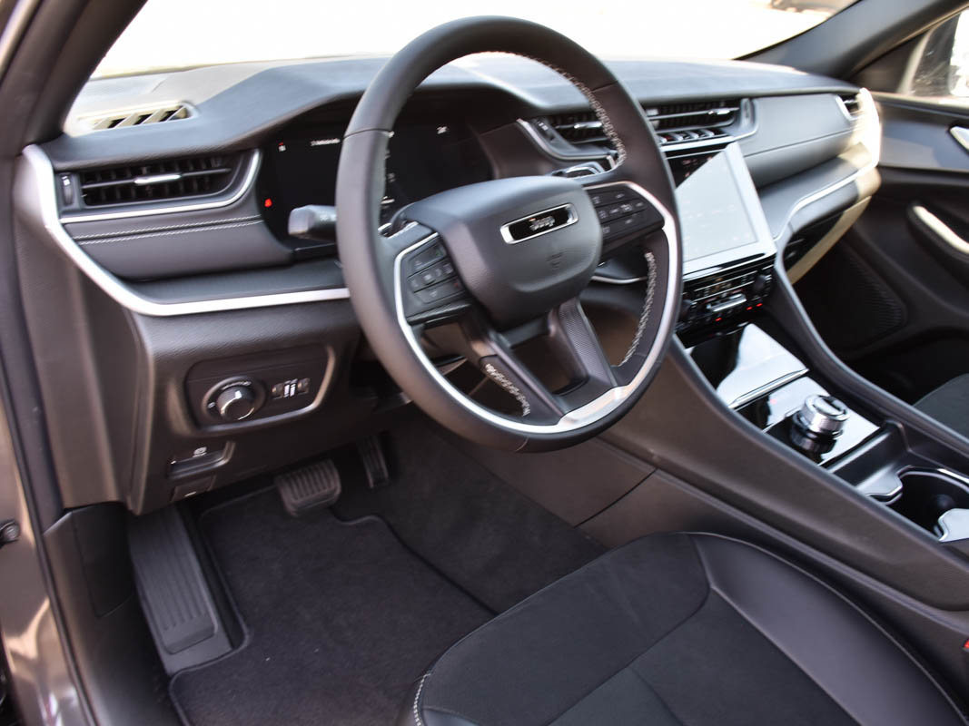 2025 Jeep Grand Cherokee LAREDO ALTITUDE-10