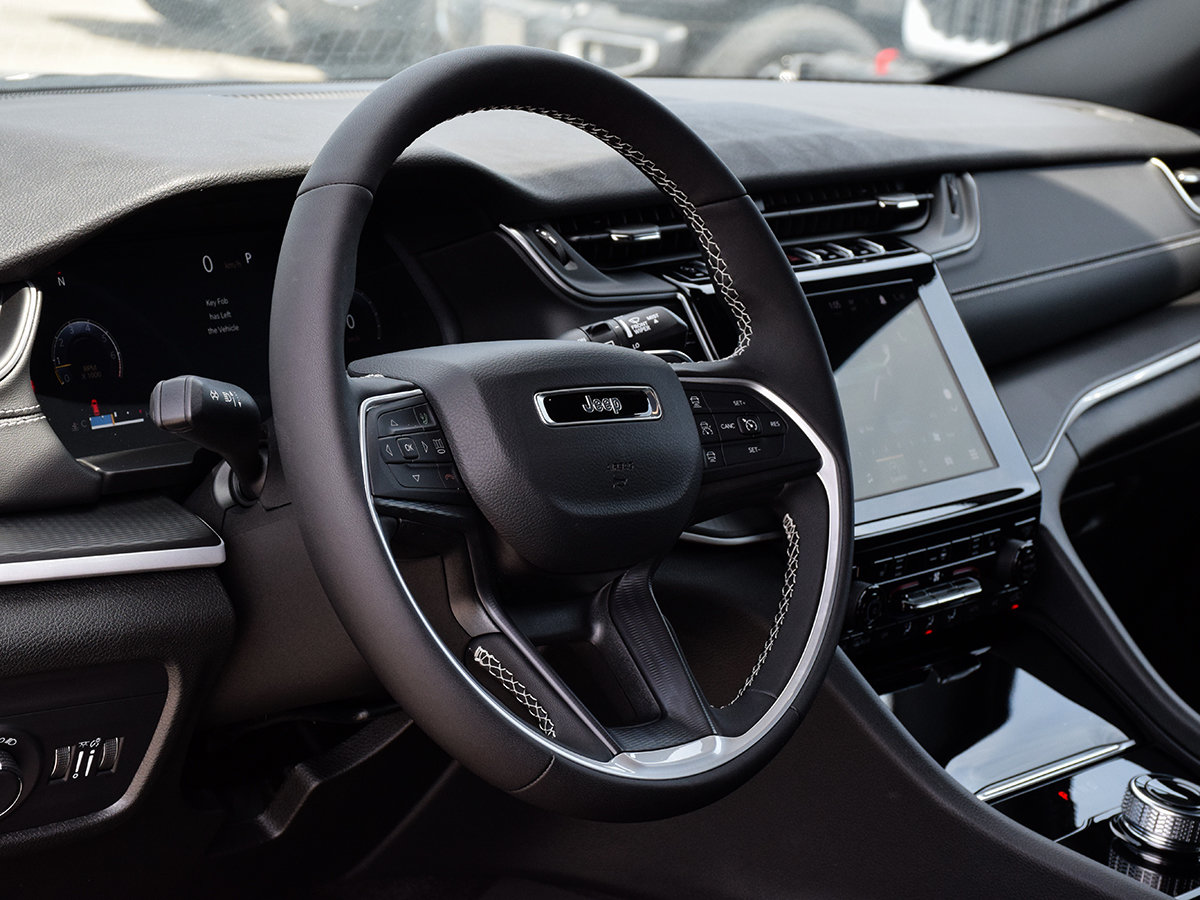 2025 Jeep Grand Cherokee LAREDO-9
