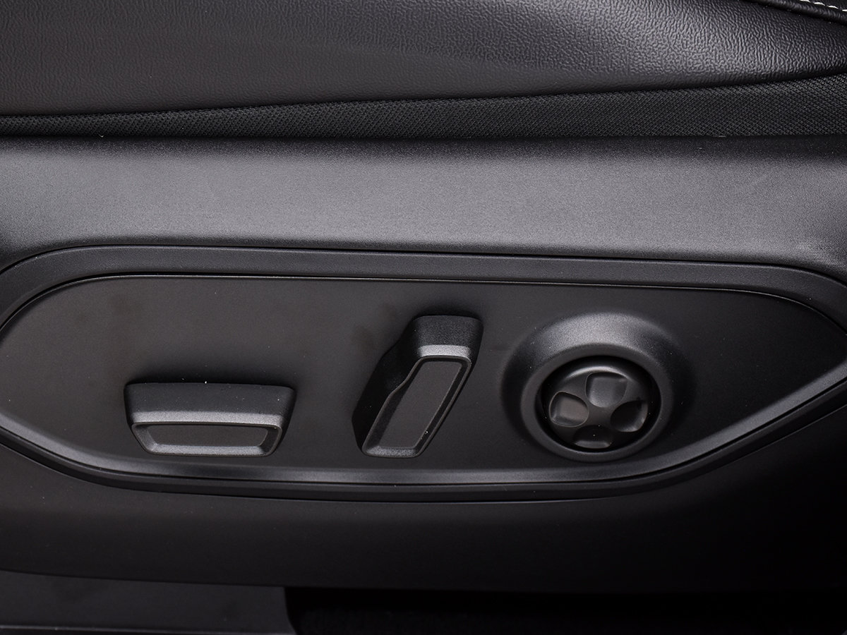2026 Jeep Grand Cherokee ALTITUDE-10
